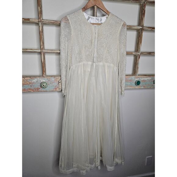Vintage Ivory Beaded Lace Sample Designer Dress With back clasps size Small - Picture 1 of 16